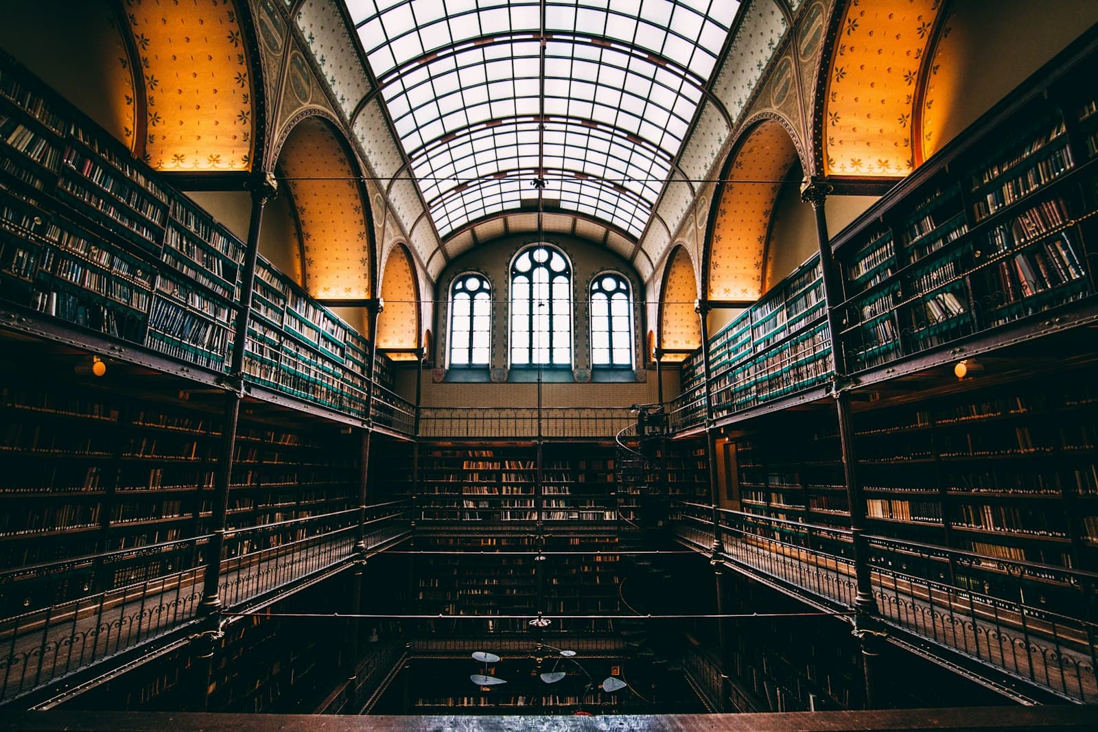 LLM, RAG: Who Are They and How They Actually Talk